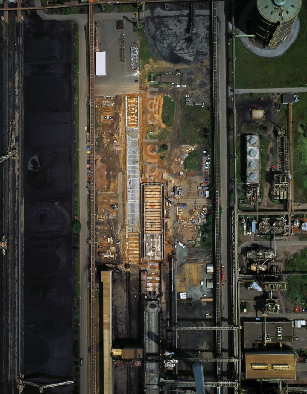 Aerial image Dillingen/Saar - Technical equipment and production facilities of the steelworks Zentralkokerei Saar GmbH in Dillingen/Saar in the state Saarland, Germany