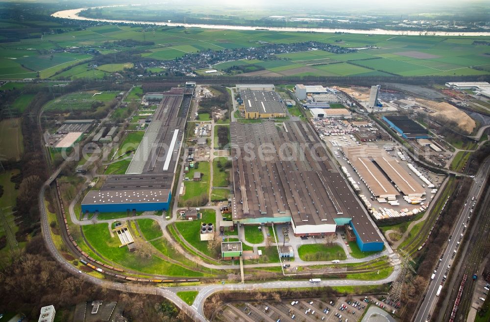 Duisburg from the bird's eye view: Technical equipment and production facilities of ThyssenKrupp Steel in Duisburg in North Rhine-Westphalia