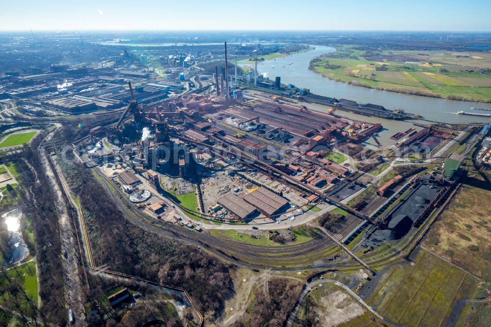 Duisburg from the bird's eye view: Technical facilities and production halls of thyssenkrupp Steel Europe in the district of Marxloh in Duisburg in the Ruhr area in the state of North Rhine-Westphalia, Germany