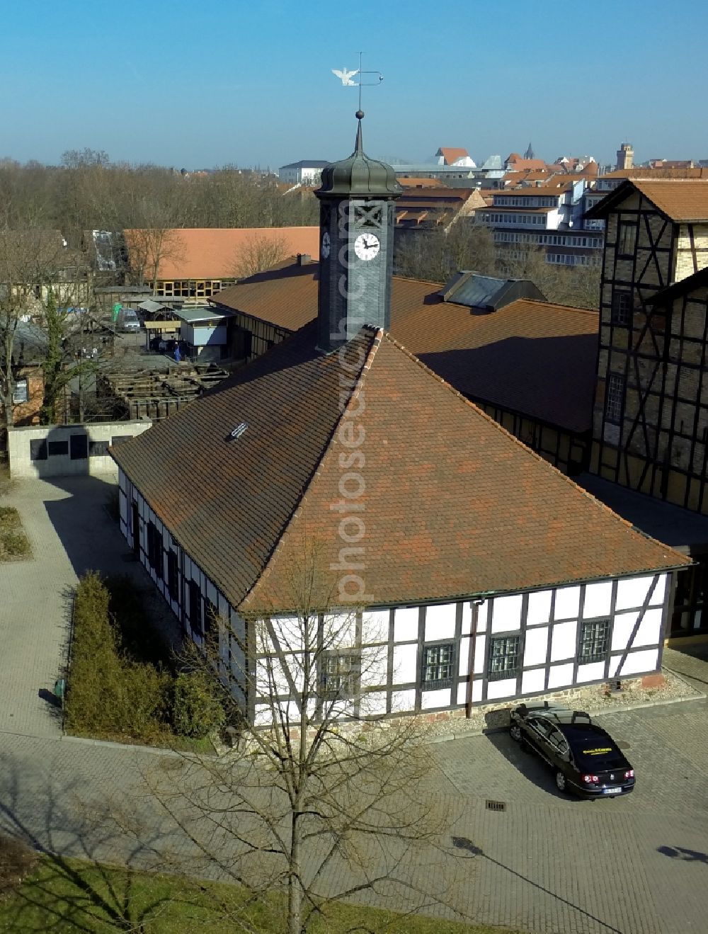 Halle / Saale from above - Residential area on the banks of the Saale in Kroellwitz district in Halle (Saale) in Saxony-Anhalt