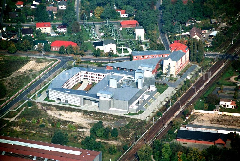 Wildau / Berlin from above - 09.10.2003 Wildau, Technologiezentrum für Luft-und Raumfahrttechnik, Wildau südlicher Berliner Ring an der A10 Architekten: Gewers Kühn und Kühn Gesellschaft von Architekten mbH Carnotstraße 7, 10587 Berlin, Tel: 030 - 28 30 82 0,Fax: 030 - 28 30 82 53 Email: info@gewers-kuehn-kuehn.de