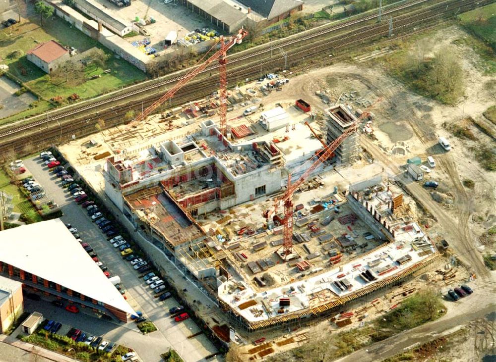 Wildau - Brandenburg from the bird's eye view: Technologiezentrum für Luft- und Raumfahrttechnik, Wildau südlicher Berliner Ring an der A10 Architekten: Gewers Kühn und Kühn Gesellschaft von Architekten mbH Carnotstraße 7 10587 Berlin Tel: 030 - 28 30 82 0 Fax: 030 - 28 30 82 53 Email: info@gewers-kuehn-kuehn.de 05.11.2002