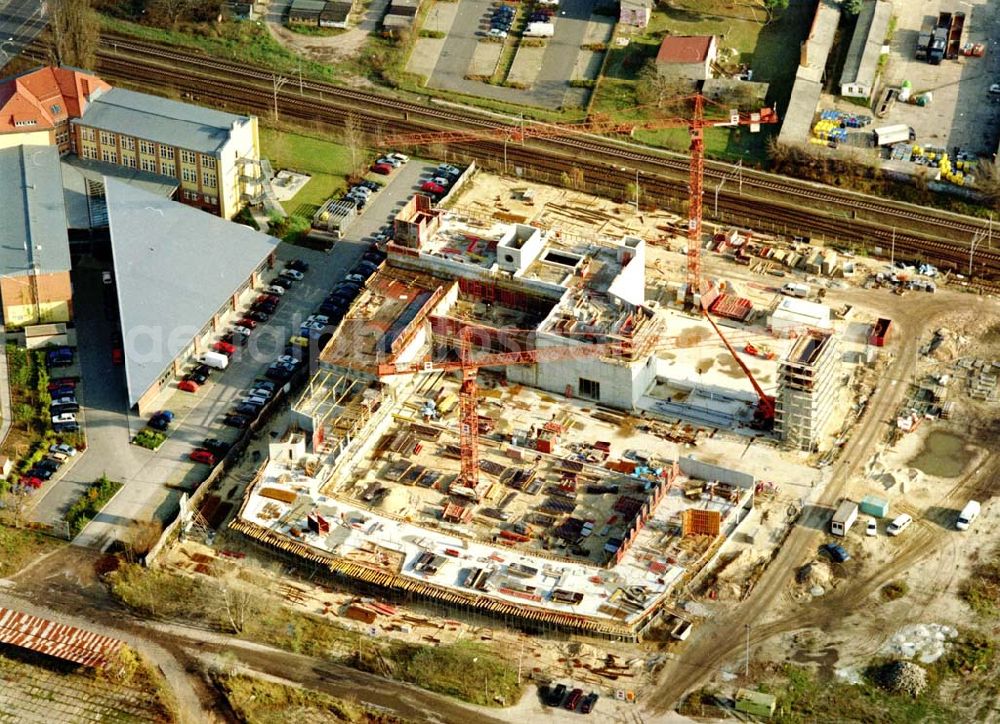 Aerial photograph Wildau - Brandenburg - Technologiezentrum für Luft- und Raumfahrttechnik, Wildau südlicher Berliner Ring an der A10 Architekten: Gewers Kühn und Kühn Gesellschaft von Architekten mbH Carnotstraße 7 10587 Berlin Tel: 030 - 28 30 82 0 Fax: 030 - 28 30 82 53 Email: info@gewers-kuehn-kuehn.de 05.11.2002