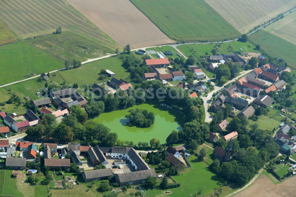 Aerial photograph Borgisdorf - Pond in the centre of the village of Borgisdorf in the state of Brandenburg. The pond with its small island is located in the centre of the village in the county district of Teltow-Flaeming