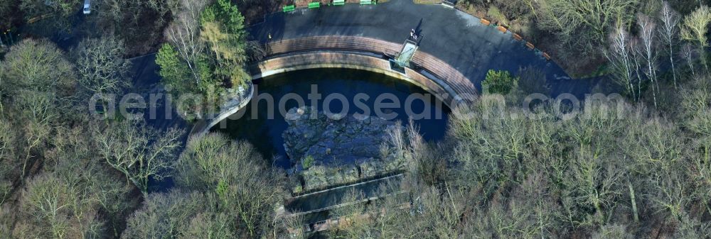 Berlin from above - Bear enclosure with a pond on Bärenschaufenster the zoo in the district of Lichtenberg in Berlin