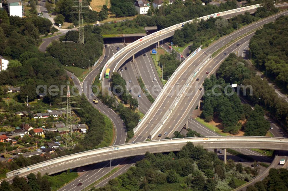 Aerial photograph Düsseldorf - Blick auf einen Teil der Autobahn 46 Münchener Strasse in Düsseldorf. Die mehrspurige Münchener Strasse wurde in den 1970er Jahren gebaut und entlastet den Durchgangsverkehr aus der Innenstadt. Kontakt: Düsseldorf Marketing & Tourismus GmbH, Der Neue Stahlhof, Breite Strasse 69, 40213 Düsseldorf, Tel. +49(0)211 17202 0, Fax +49(0)211 17202 323, Email: info@duesseldorf-tourismus.de