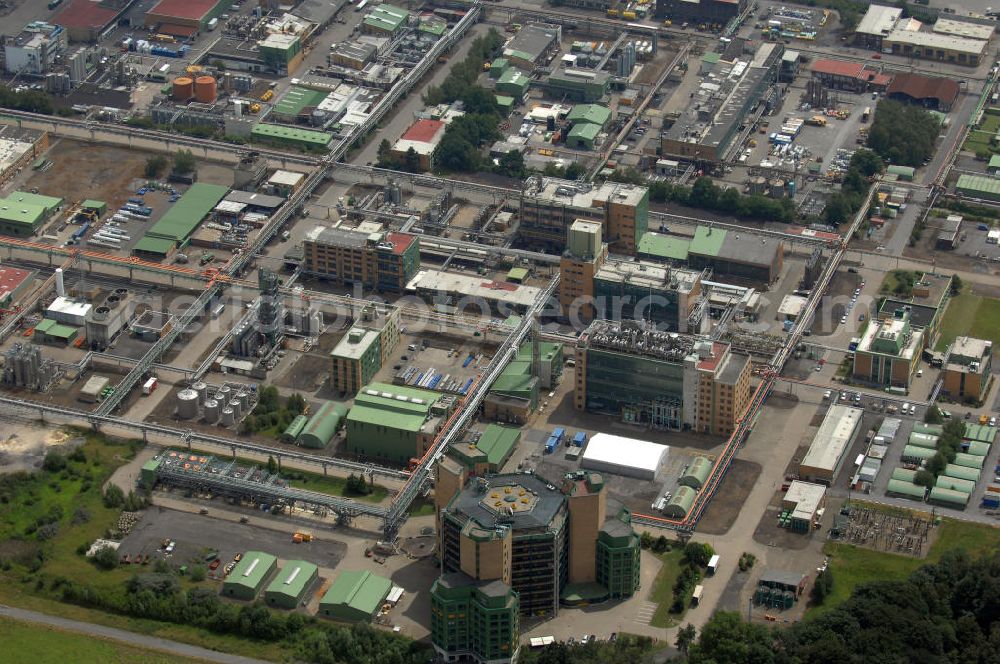 Aerial photograph Bergkamen - Blick auf einen Teil des Pharmaunternehmens Schering AG. Gründer war 1871 Ernst Christian Friedrich Schering. Nach der Verschmelzung mit der TERRITORY CTR GmbH heisst das neue Unternehmen seit dem 29. Dezember 2006 Bayer Schering Pharma AG. Kontakt: Bayer Schering Pharma AG, Supply Center Bergkamen, Ernst-Schering-Strasse 14, 59192 Bergkamen, Tel. +49(0)2307 65 3703,