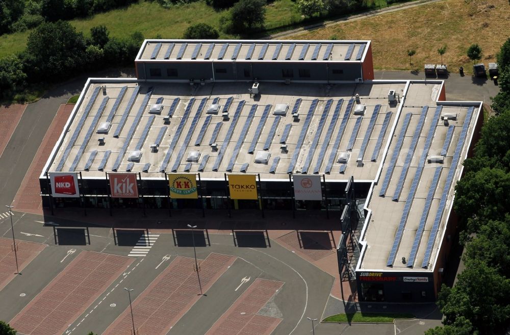 Arnstadt from the bird's eye view: The shopping center Ilmkreiscenter located on the eastern outskirts of Arnstadt in Thuringia in the Stadtilmer road. Among others received in this part of the shopping center Branches of Rossmann, K + K Shoe Center and Ernstings's family their customers. The shopping center is managed by the City-Center & Management GmbH