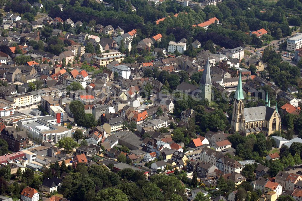 Aerial photograph Kamen - Blick auf einen Teil der Stadt Kamen. Links befindet sich die evangelische Pauluskirche. Sie wurde im 12. Jahrhundert errichtet und deren Dachhaube (schiefer Turm genannt) ist heute das Wahrzeichen von Kamen. Rechts befindet sich die katholische Kirche Heilige Familie. Kontakt: Kreisstadt Unna, Rathausplatz 1, 59423 Unna, Tel. +49(0)2303 103 0, Fax +49(0)2303 103 273, Email: info@stadt-unna.de