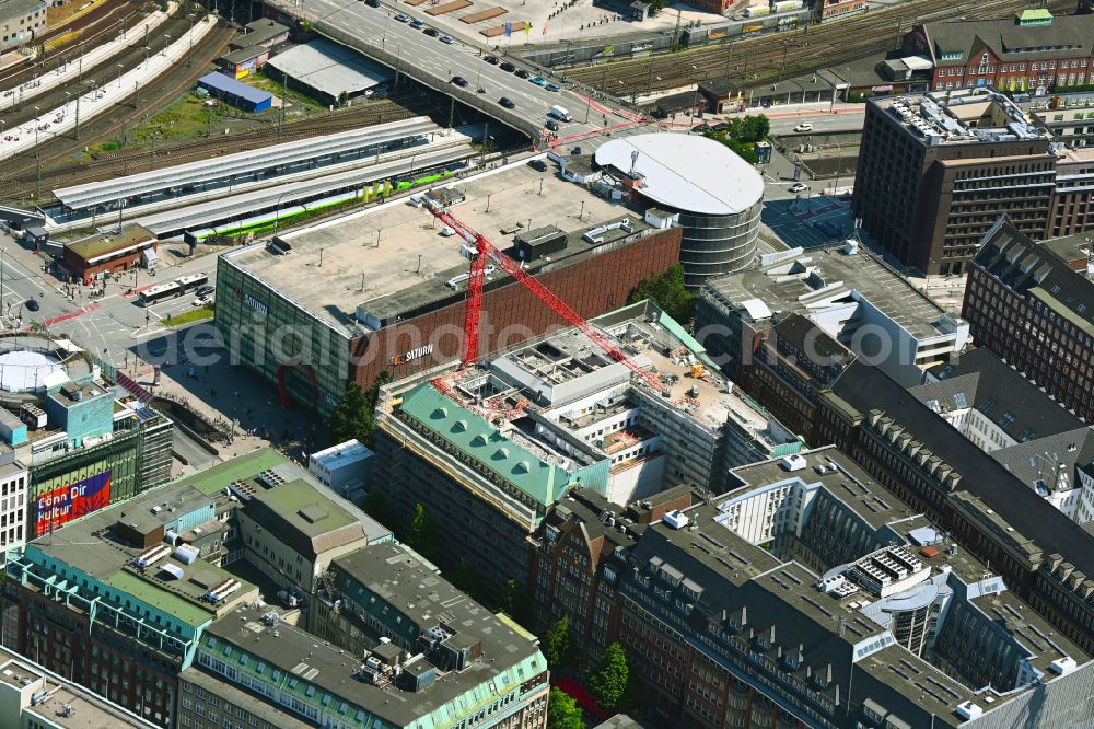 Aerial image Hamburg - Partial demolition and reconstruction of the former department store building Neues Kloepperhaus on street Moenckebergstrasse - Bugenhagenstrasse - Lange Muehren in the district Altstadt in Hamburg, Germany