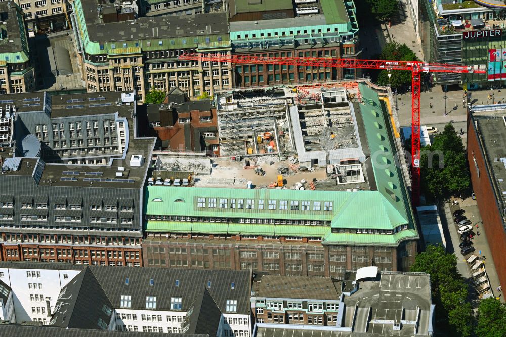 Aerial photograph Hamburg - Partial demolition and reconstruction of the former department store building Neues Kloepperhaus on street Moenckebergstrasse - Bugenhagenstrasse - Lange Muehren in the district Altstadt in Hamburg, Germany