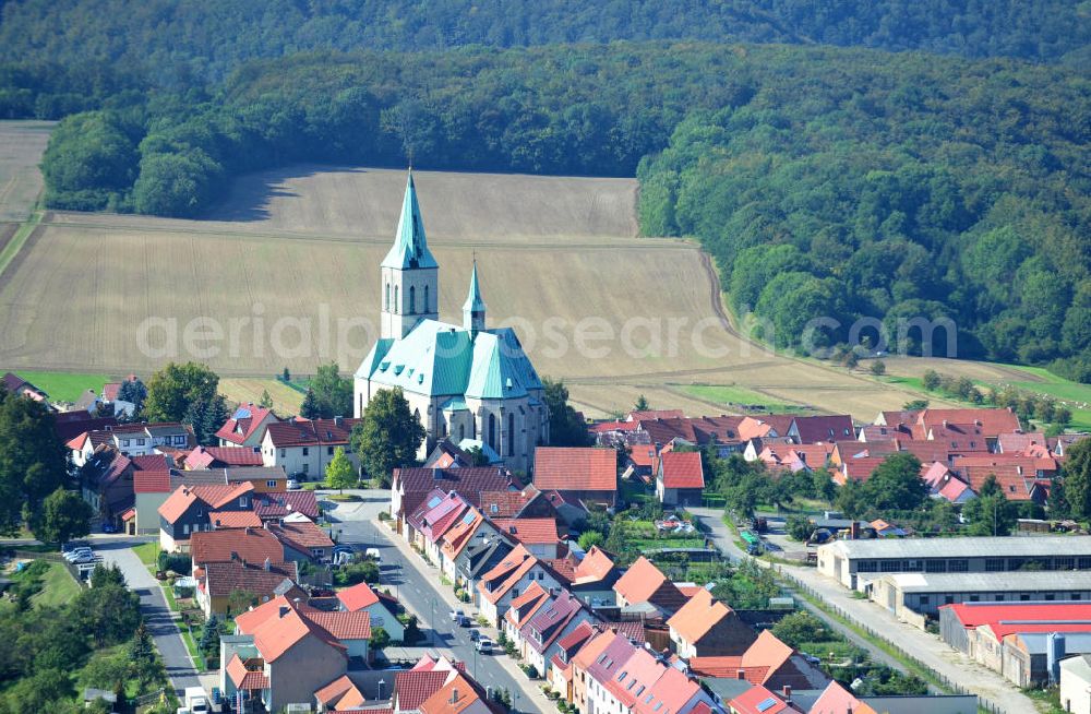 Aerial photograph Effelder - Teilansicht der Gemeinde Effelder im Landkreis Eichsfeld in Thüringen. Die Kirche St. Alban mit ihrem weithin sichtbaren Kupferdach wird auch als Eichsfelder Dom bezeichnet und ist das Wahrzeichen des Dorfes. Partial view on municipality Effelder in borough Eichsfeld in Thuringia. The village´s landmark church St. Alban with its widely visible copper roof is also called Eichsfeld Cathedral.