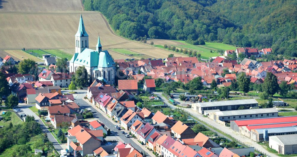 Aerial image Effelder - Teilansicht der Gemeinde Effelder im Landkreis Eichsfeld in Thüringen. Die Kirche St. Alban mit ihrem weithin sichtbaren Kupferdach wird auch als Eichsfelder Dom bezeichnet und ist das Wahrzeichen des Dorfes. Partial view on municipality Effelder in borough Eichsfeld in Thuringia. The village´s landmark church St. Alban with its widely visible copper roof is also called Eichsfeld Cathedral.