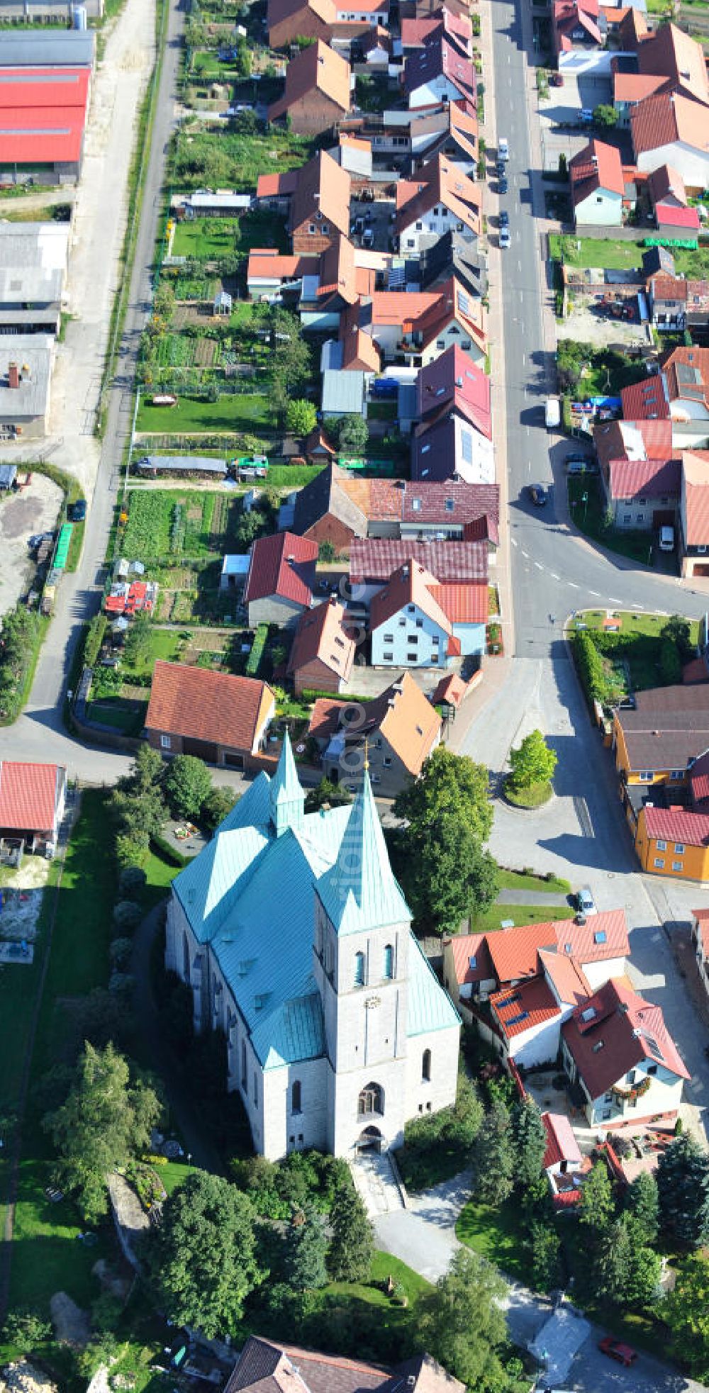 Aerial image Effelder - Teilansicht der Gemeinde Effelder im Landkreis Eichsfeld in Thüringen. Die Kirche St. Alban mit ihrem weithin sichtbaren Kupferdach wird auch als Eichsfelder Dom bezeichnet und ist das Wahrzeichen des Dorfes. Partial view on municipality Effelder in borough Eichsfeld in Thuringia. The village´s landmark church St. Alban with its widely visible copper roof is also called Eichsfeld Cathedral.