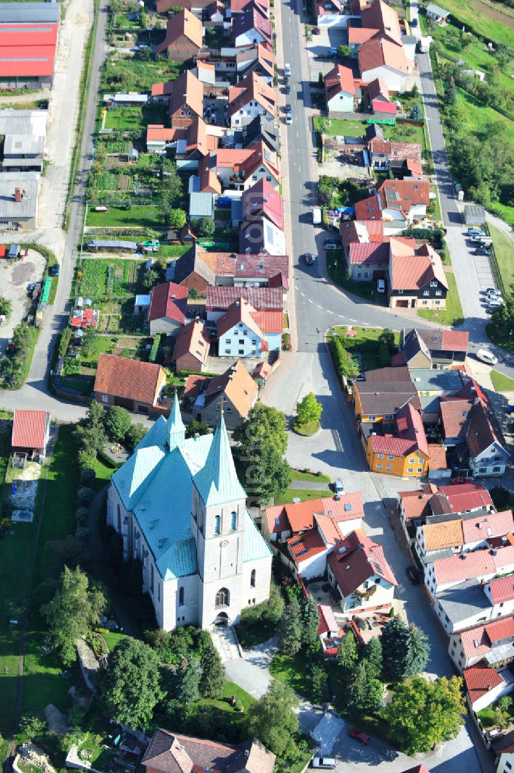 Aerial photograph Effelder - Teilansicht der Gemeinde Effelder im Landkreis Eichsfeld in Thüringen. Die Kirche St. Alban mit ihrem weithin sichtbaren Kupferdach wird auch als Eichsfelder Dom bezeichnet und ist das Wahrzeichen des Dorfes. Partial view on municipality Effelder in borough Eichsfeld in Thuringia. The village´s landmark church St. Alban with its widely visible copper roof is also called Eichsfeld Cathedral.