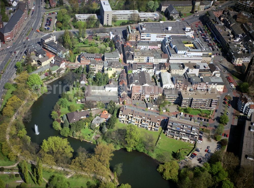 Moers from above - Partial view of the city Moers overlook a residential area in the street Neumarkt / corner Neustrasse and the river Moersbach in the state of North Rhine-Westphalia