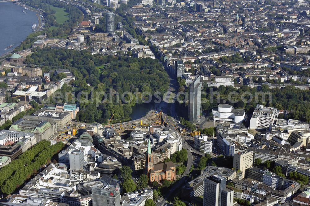 Aerial photograph Düsseldorf - Stadtansicht von dem Stadtbezirk 01 in Düsseldorf mit dem Hofgarten, der evangelischen Johanneskirche, dem Einkaufszentrum Schadow-Arkaden, dem Schauspielhaus Düsseldorf und dem Büro- und Verwaltungsgebäude Dreischeibenhaus. Partial view of the borough Stadtbezirk 01 in Düsseldorf with the evangelical church Johanneskirche, the shopping plaza Schadow Arkaden, the theater Düsseldorf and the office / administrative building Dreischeibenhaus.