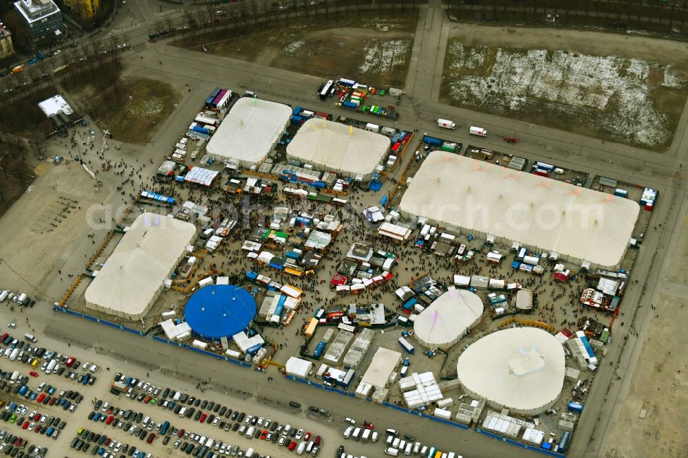 Aerial image München - Participants at the event area Tollwood Winterfestival 2018 on Theresienwiese in the district Ludwigsvorstadt-Isarvorstadt in Munich in the state Bavaria, Germany