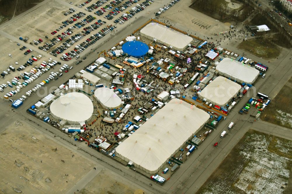 München from above - Participants at the event area Tollwood Winterfestival 2018 on Theresienwiese in the district Ludwigsvorstadt-Isarvorstadt in Munich in the state Bavaria, Germany