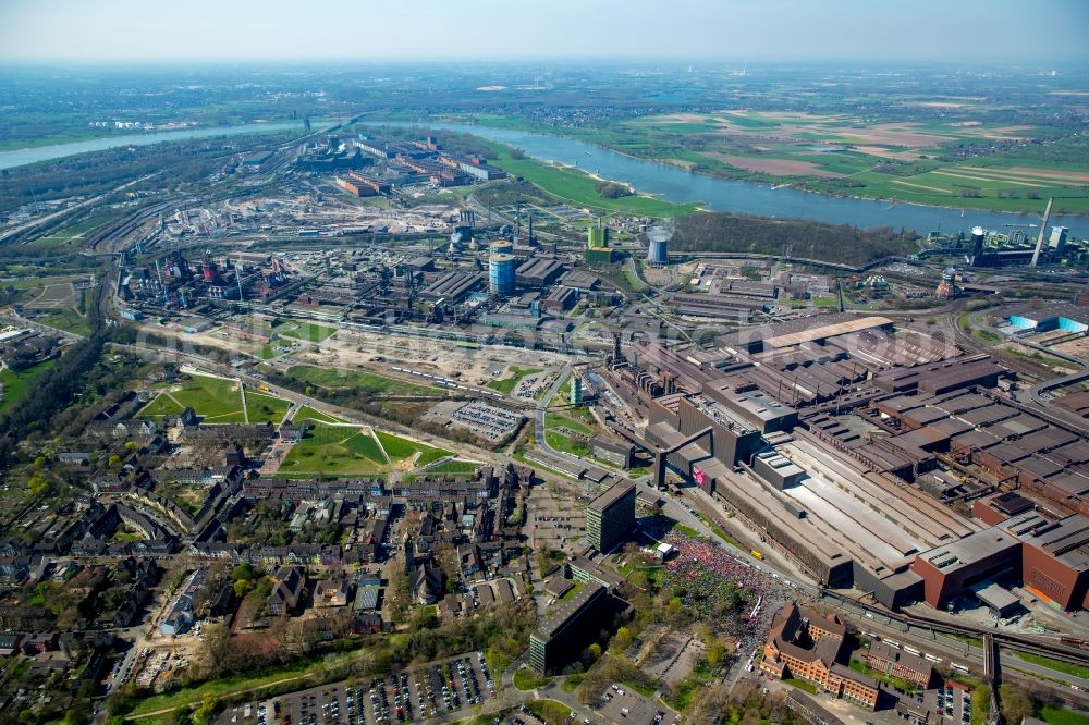 Duisburg from above - Participants in a demonstration for steel action of IG Metall in front of the Thyssen Krupp Steel headquarters in Duisburg - Bruck home in Duisburg in North Rhine -Westphalia