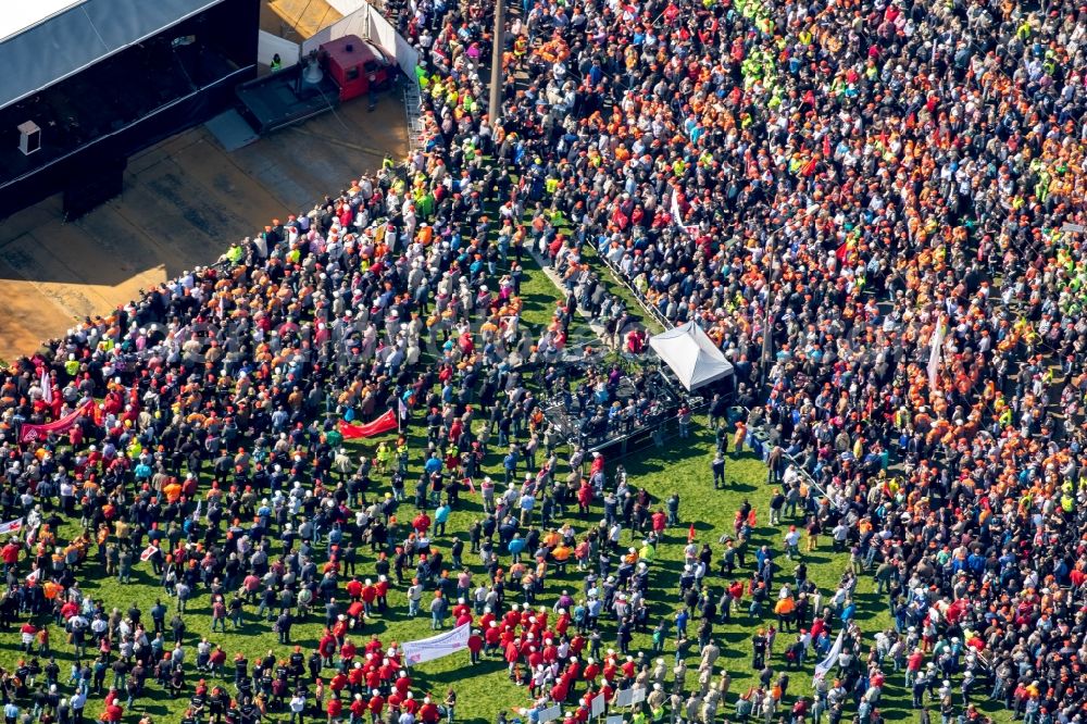 Aerial image Duisburg - Participants in a demonstration for steel action of IG Metall in front of the Thyssen Krupp Steel headquarters in Duisburg - Bruck home in Duisburg in North Rhine -Westphalia