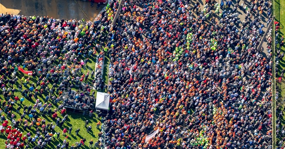 Duisburg from the bird's eye view: Participants in a demonstration for steel action of IG Metall in front of the Thyssen Krupp Steel headquarters in Duisburg - Bruck home in Duisburg in North Rhine -Westphalia