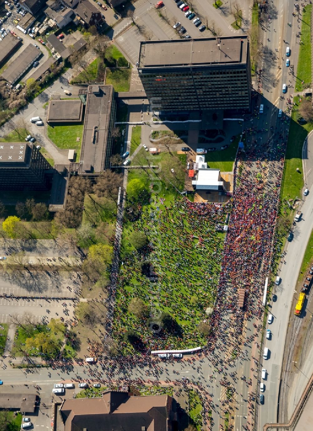 Aerial photograph Duisburg - Participants in a demonstration for steel action of IG Metall in front of the Thyssen Krupp Steel headquarters in Duisburg - Bruck home in Duisburg in North Rhine -Westphalia