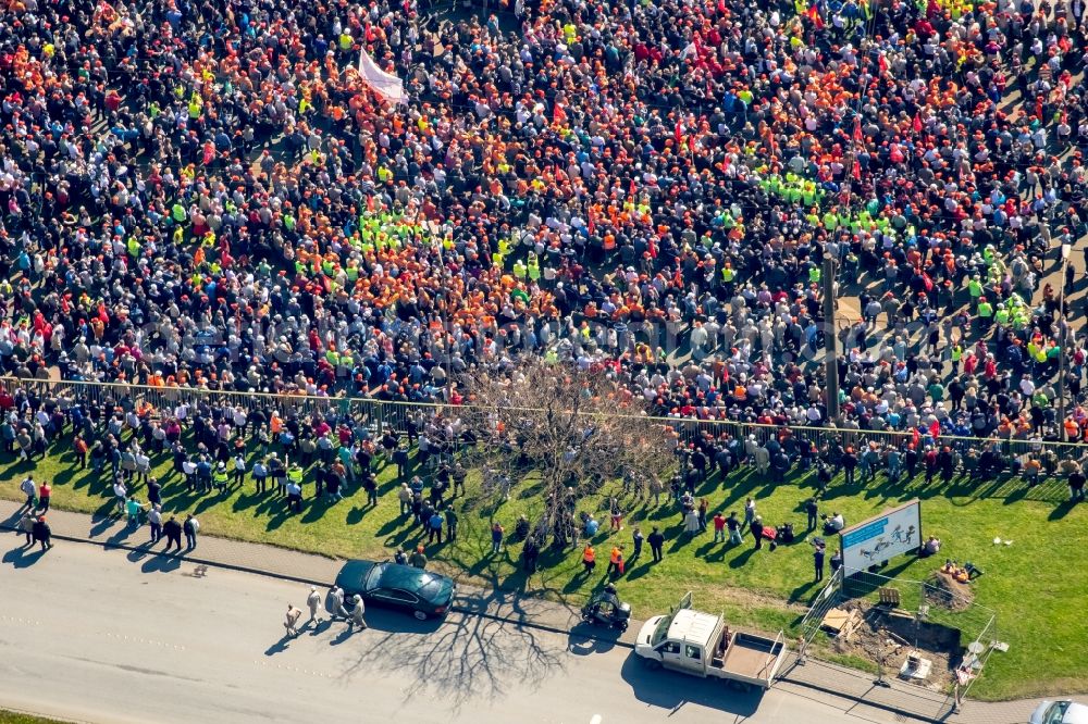 Aerial photograph Duisburg - Participants in a demonstration for steel action of IG Metall in front of the Thyssen Krupp Steel headquarters in Duisburg in North Rhine -Westphalia