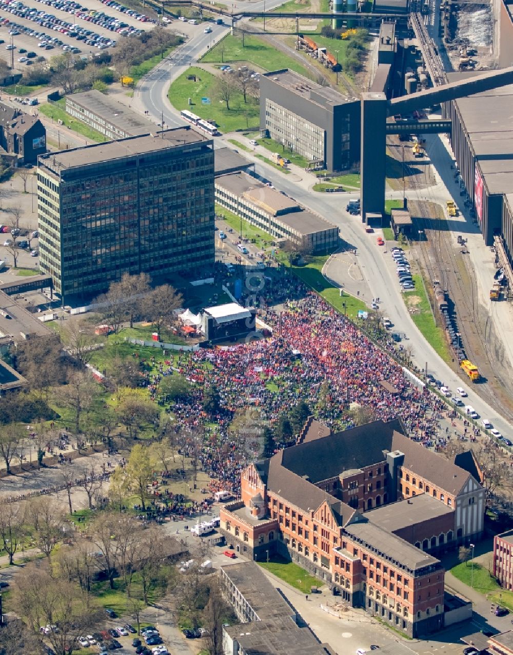 Aerial photograph Duisburg - Participants in a demonstration for steel action of IG Metall in front of the Thyssen Krupp Steel headquarters in Duisburg in North Rhine -Westphalia