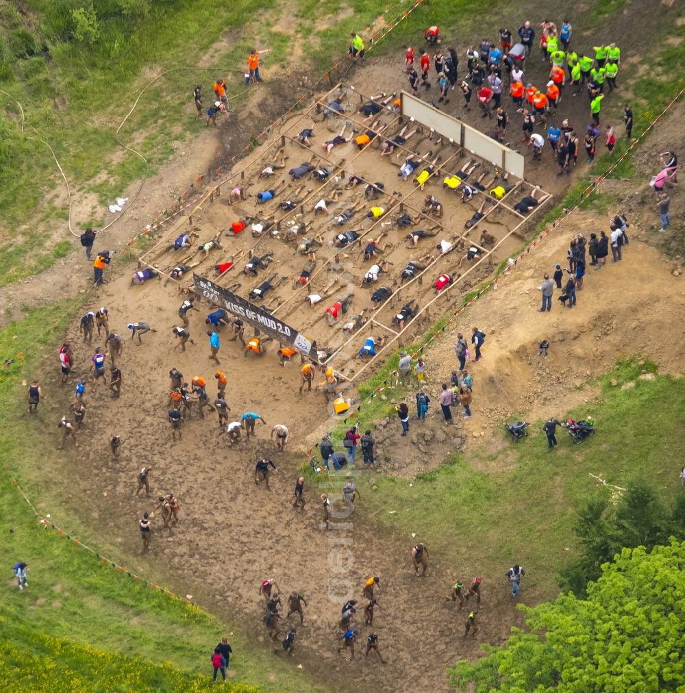 Aerial photograph Arnsberg - Participants of the sporting event Tough Mudder at the event area in Arnsberg in the state North Rhine-Westphalia