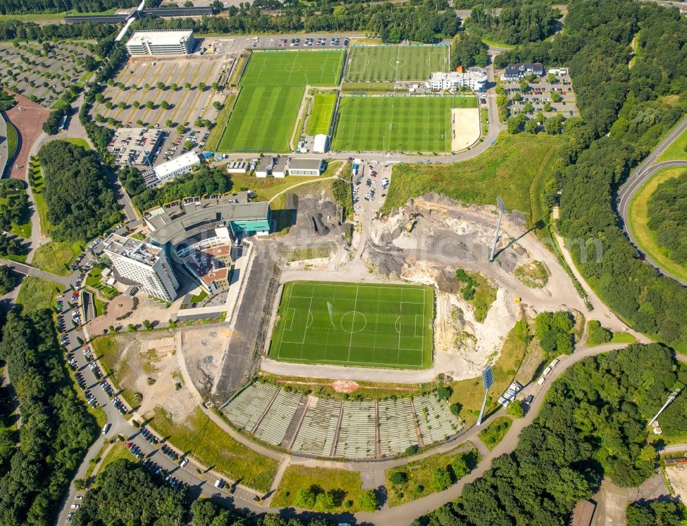 Aerial photograph Gelsenkirchen - Participants of the training on the sports grounds Bundesliga team S04 on the football training pitches at Charly's Schalke in Gelsenkirchen in North Rhine-Westphalia