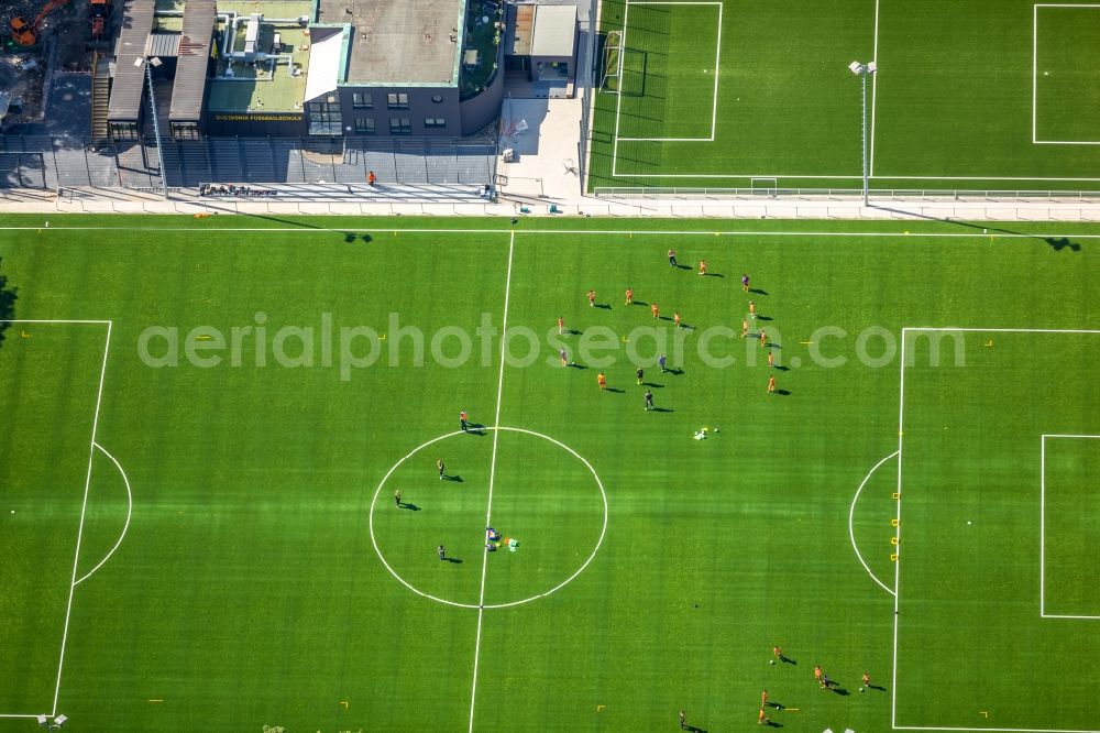 Aerial photograph Dortmund - Participants of the training at the sport area of Evonik-Fussballschule on Strobelallee in Dortmund in the state North Rhine-Westphalia, Germany