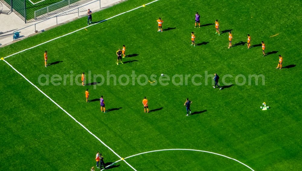 Dortmund from above - Participants of the training at the sport area of Evonik-Fussballschule on Strobelallee in Dortmund in the state North Rhine-Westphalia, Germany