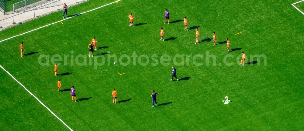 Dortmund from the bird's eye view: Participants of the training at the sport area of Evonik-Fussballschule on Strobelallee in Dortmund in the state North Rhine-Westphalia, Germany