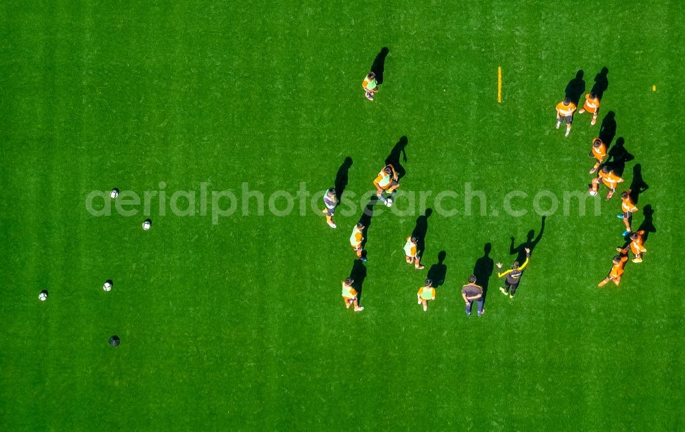 Dortmund from above - Participants of the training at the sport area of Evonik-Fussballschule on Strobelallee in Dortmund in the state North Rhine-Westphalia, Germany