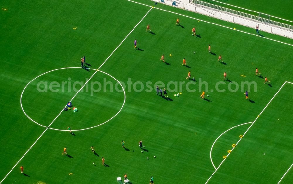 Aerial image Dortmund - Participants of the training at the sport area of Evonik-Fussballschule on Strobelallee in Dortmund in the state North Rhine-Westphalia, Germany