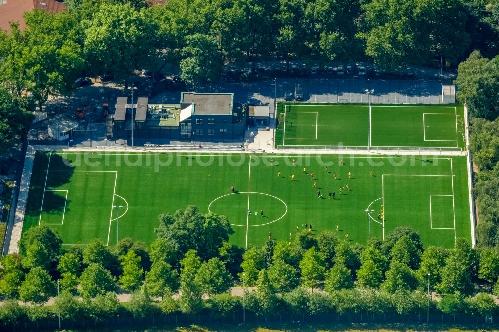 Aerial photograph Dortmund - Participants of the training at the sport area of Evonik-Fussballschule on Strobelallee in Dortmund in the state North Rhine-Westphalia, Germany