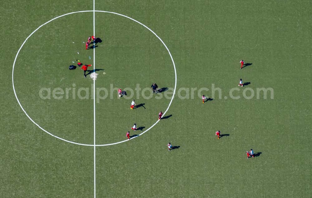 Aerial photograph Hamm - Participants of the training at the sport area of football field in Sportzentrum Ost in Hamm in the state North Rhine-Westphalia, Germany