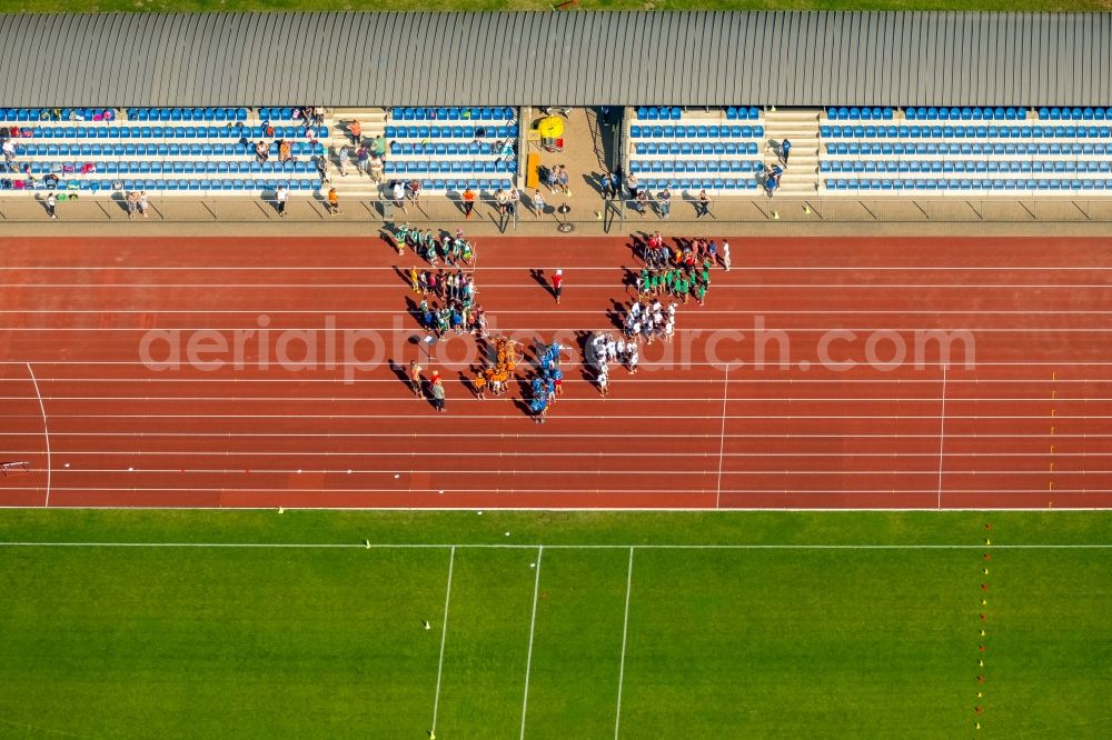 Aerial image Bottrop - Participants of the training at the sport area Jahnsportpark in Bottrop in the state North Rhine-Westphalia, Germany