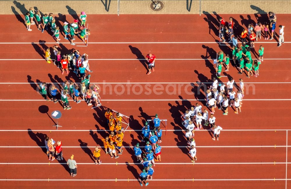 Aerial image Bottrop - Participants of the training at the sport area Jahnsportpark in Bottrop in the state North Rhine-Westphalia, Germany