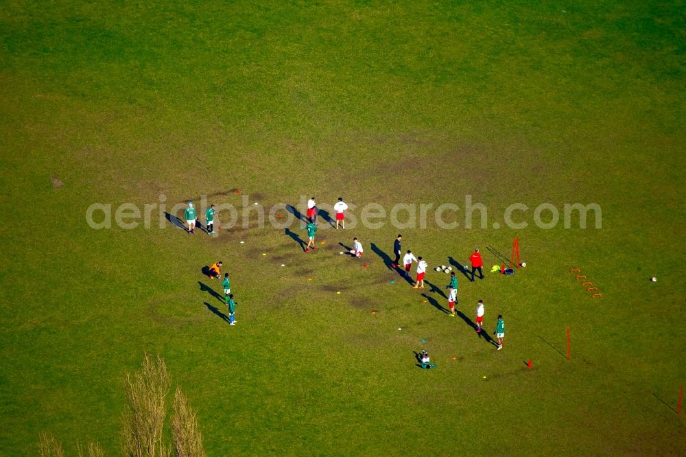 Aerial image Rees - Participants of the training sports field at the Ebentalstrasse in Rees in the state North Rhine-Westphalia