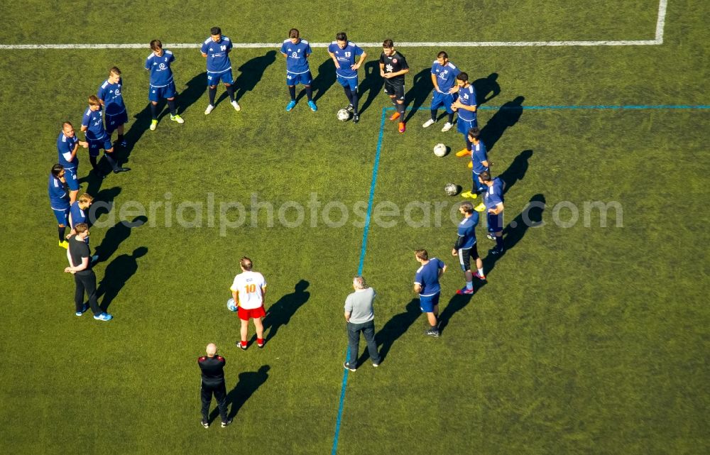 Heiligenhaus from the bird's eye view: Participants of the training at the sport area der SSVg 09/12 Heiligenhaus e. V. in Heiligenhaus in the state North Rhine-Westphalia