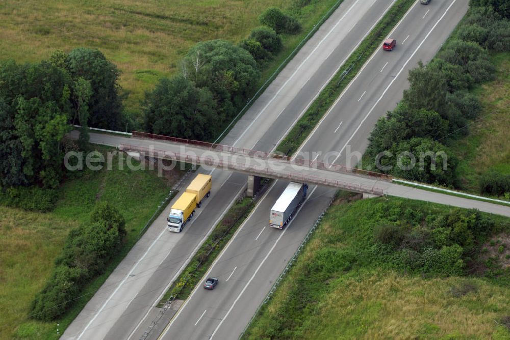 Offenburg from the bird's eye view: Blick auf die A5 nahe Offenburg. Die A5 ist Teil der HaFraBa (Hamburg Frankfurt Basel) vom Hattenbacher Dreieck bis an die Grenze zur Schweiz. Auf 445 km Länge bestehen Verbindungen u.a. zum französischen Autobahnnetz (bis Barcelona) und zur Verbindung Holland - Österreich. Als Teil der HaFraBa E.V. (Nord-Süd Verbindung) ist sie eine der meist befahrensten Strassen Europas (in Deutschland Platz 9).