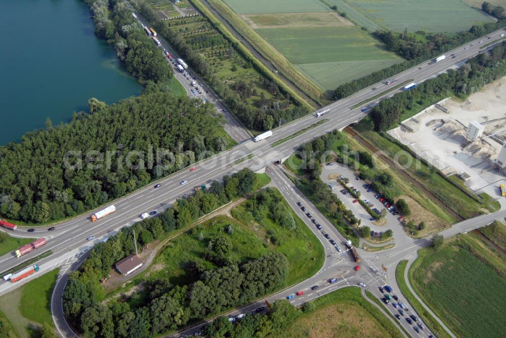 Aerial photograph Achern - Blick auf die A5 nahe Achern. Die A5 ist Teil der HaFraBa (Hamburg Frankfurt Basel) vom Hattenbacher Dreieck bis an die Grenze zur Schweiz. Auf 445 km Länge bestehen Verbindungen u.a. zum französischen Autobahnnetz (bis Barcelona) und zur Verbindung Holland - Österreich. Als Teil der HaFraBa E.V. (Nord-Süd Verbindung) ist sie eine der meist befahrensten Strassen Europas (in Deutschland Platz 9).