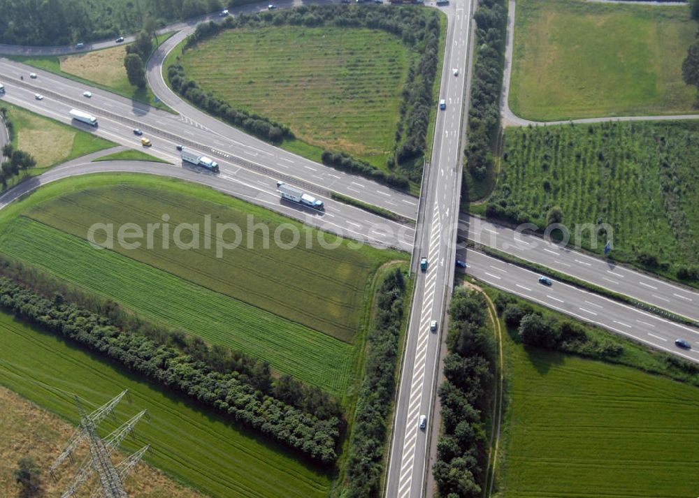 Bühl / OT Vimbuch from above - Blick auf die Abfahrt Vimbuch der A5 nahe Bühl. Die A5 ist Teil der HaFraBa (Hamburg Frankfurt Basel) vom Hattenbacher Dreieck bis an die Grenze zur Schweiz. Auf 445 km Länge bestehen Verbindungen u.a. zum französischen Autobahnnetz (bis Barcelona) und zur Verbindung Holland - Österreich. Als Teil der HaFraBa E.V. (Nord-Süd Verbindung) ist sie eine der meist befahrensten Strassen Europas (in Deutschland Platz 9).