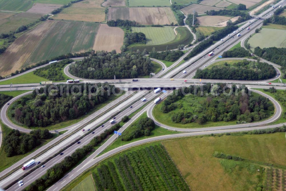 Aerial image Appenweiler - Blick auf das Autobahnkreuz Appenweier. Die Kreuzung Appenweier ist Teil der A5 vom Hattenbacher Dreieck bis an die Grenze zur Schweiz. Auf 445 km Länge bestehen Verbindungen u.a. zum französischen Autobahnnetz (weiter bis Barcelona) und zur Verbindung Holland - Österreich. Als Teil der HaFraBa E.V. (Nord-Süd Verbindung) ist sie eine der meist befahrensten Strassen Europas. Das Kreuz Appenweier stellt die Verbindung von von der Staatsgrenze Frankreichs bis nach Bayern dar. Ab 1967 wurde der Teil Kehl - Appenweier zur Schnellstraße ausgebaut.