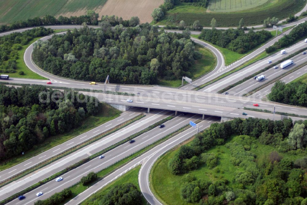 Aerial photograph Appenweiler - Blick auf das Autobahnkreuz Appenweier. Die Kreuzung Appenweier ist Teil der A5 vom Hattenbacher Dreieck bis an die Grenze zur Schweiz. Auf 445 km Länge bestehen Verbindungen u.a. zum französischen Autobahnnetz (weiter bis Barcelona) und zur Verbindung Holland - Österreich. Als Teil der HaFraBa E.V. (Nord-Süd Verbindung) ist sie eine der meist befahrensten Strassen Europas. Das Kreuz Appenweier stellt die Verbindung von von der Staatsgrenze Frankreichs bis nach Bayern dar. Ab 1967 wurde der Teil Kehl - Appenweier zur Schnellstraße ausgebaut.