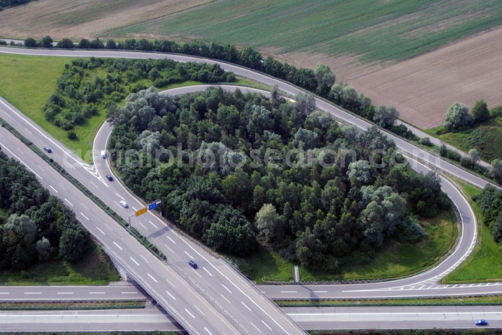 Appenweiler from the bird's eye view: Blick auf das Autobahnkreuz Appenweier. Die Kreuzung Appenweier ist Teil der A5 vom Hattenbacher Dreieck bis an die Grenze zur Schweiz. Auf 445 km Länge bestehen Verbindungen u.a. zum französischen Autobahnnetz (weiter bis Barcelona) und zur Verbindung Holland - Österreich. Als Teil der HaFraBa E.V. (Nord-Süd Verbindung) ist sie eine der meist befahrensten Strassen Europas. Das Kreuz Appenweier stellt die Verbindung von von der Staatsgrenze Frankreichs bis nach Bayern dar. Ab 1967 wurde der Teil Kehl - Appenweier zur Schnellstraße ausgebaut.