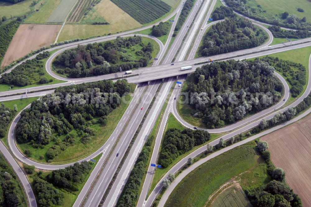 Appenweiler from the bird's eye view: Blick auf das Autobahnkreuz Appenweier. Die Kreuzung Appenweier ist Teil der A5 vom Hattenbacher Dreieck bis an die Grenze zur Schweiz. Auf 445 km Länge bestehen Verbindungen u.a. zum französischen Autobahnnetz (weiter bis Barcelona) und zur Verbindung Holland - Österreich. Als Teil der HaFraBa E.V. (Nord-Süd Verbindung) ist sie eine der meist befahrensten Strassen Europas. Das Kreuz Appenweier stellt die Verbindung von von der Staatsgrenze Frankreichs bis nach Bayern dar. Ab 1967 wurde der Teil Kehl - Appenweier zur Schnellstraße ausgebaut.