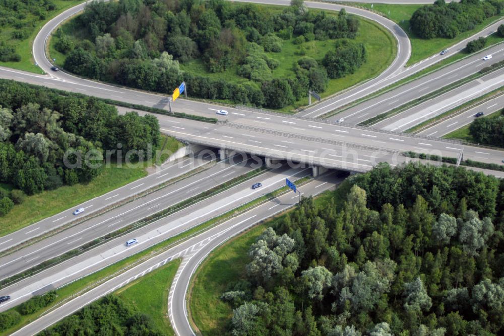 Aerial image Appenweiler - Blick auf das Autobahnkreuz Appenweier. Die Kreuzung Appenweier ist Teil der A5 vom Hattenbacher Dreieck bis an die Grenze zur Schweiz. Auf 445 km Länge bestehen Verbindungen u.a. zum französischen Autobahnnetz (weiter bis Barcelona) und zur Verbindung Holland - Österreich. Als Teil der HaFraBa E.V. (Nord-Süd Verbindung) ist sie eine der meist befahrensten Strassen Europas. Das Kreuz Appenweier stellt die Verbindung von von der Staatsgrenze Frankreichs bis nach Bayern dar. Ab 1967 wurde der Teil Kehl - Appenweier zur Schnellstraße ausgebaut.